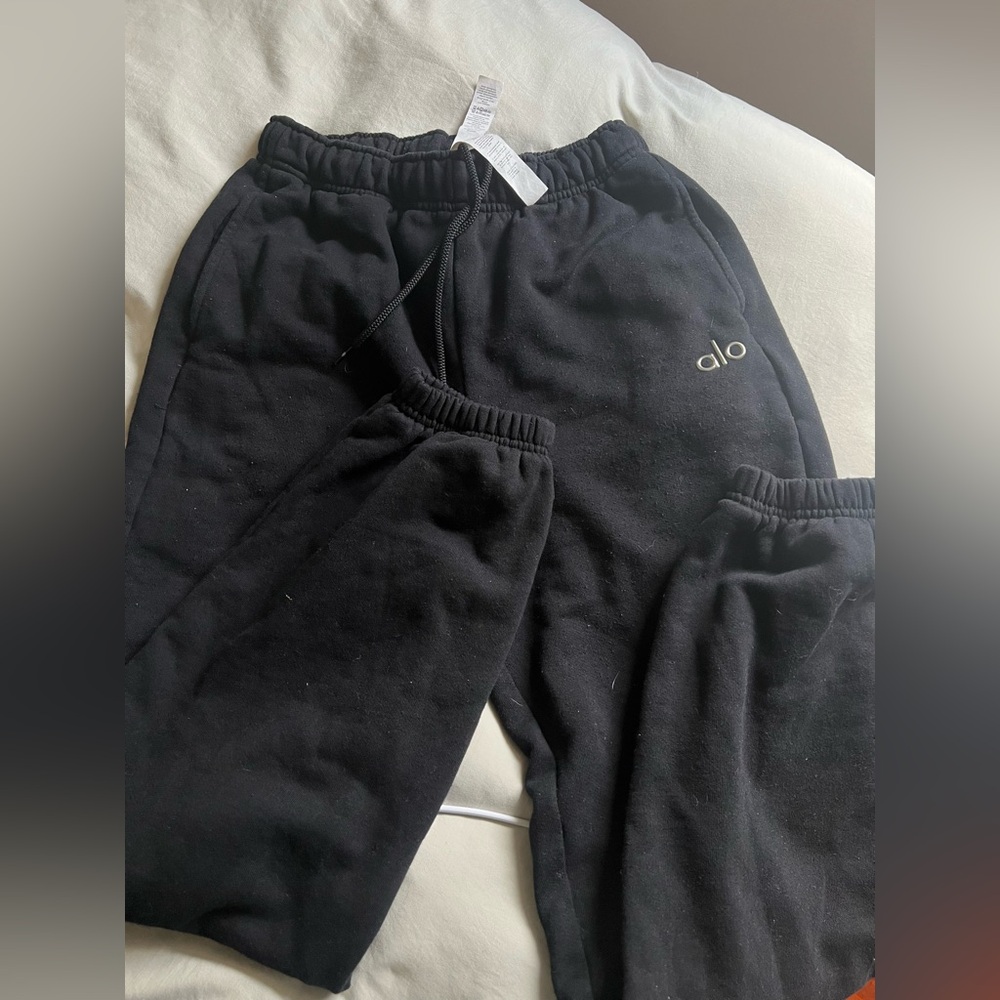 ALO Yoga Accolade Black Sweatpants with Elastic Waistband